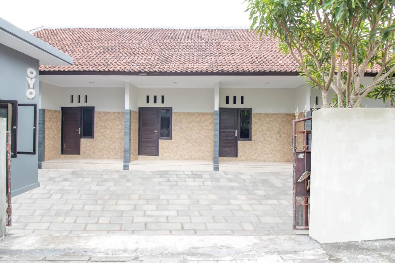 Отель Oyo 2984 Berlian House Ungasan Джимбаран Экстерьер фото